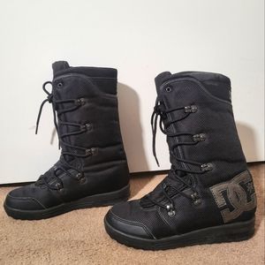 DC womens chalet boots size 7.